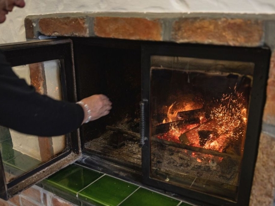Bő százmilliárdot vesz ki a költségvetésből a tűzifa áfájának csökkenése: hiába lesz olcsóbb, a kereslet miatt így is többet fizethetünk érte – hatósági ár, vagy állami program segíthet