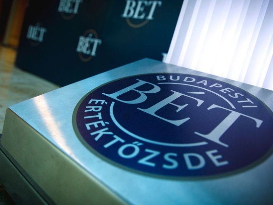 A 150 ezer pontos határt is megugrotta a pesti tőzsde, pezsgőt bonthatnak a Molnál is – erőt mutatott a hét közepén a forint