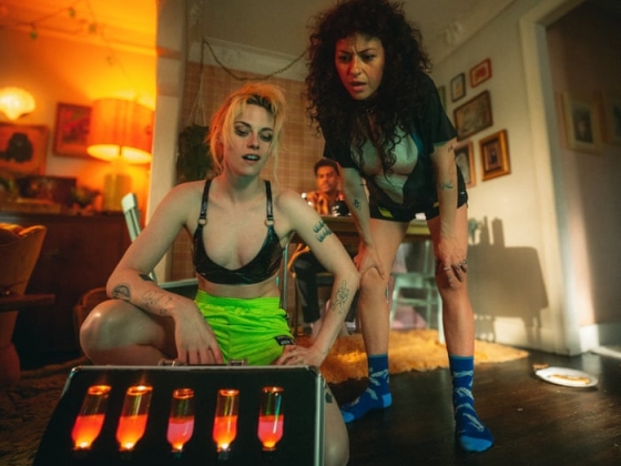 A The Wrong Girls ismertetője – Kristen Stewart végigfut a felejthető stoner vígjátékon