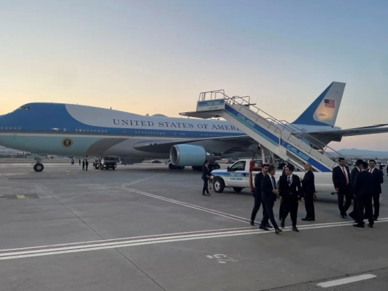 Trump két minisztere is a csaliként használt Air Force One-on maradt a törökországi NATO-csúcs után