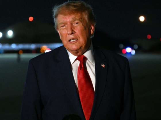 Újabb részletek derültek ki Donald Trump titkos gépcseréjéről, csaliként használták a minisztereit