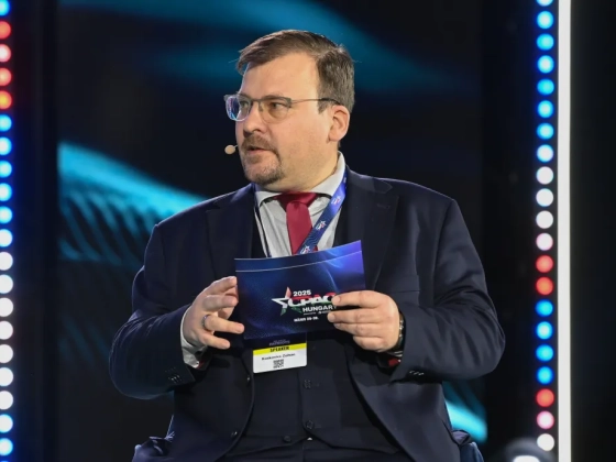 Vádat emeltek a Fidesz-közeli Alapjogokért Központ munkatársa ellen egy horogkeresztes poszt miatt