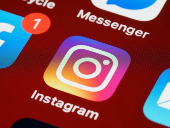 Lépett a Meta: többszázezer Instagram- és Facebook-fiókot szüntettek meg