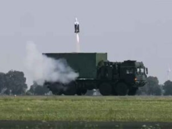 Videó: a Rheinmetall mozgó teherautóról indított FV-014-et tesztelt Németországban