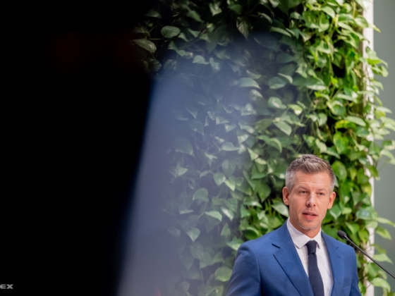 Magyar Péter: A fenékküszöb közvetlenül az atomerőmű hidegvíz-csatornája mellett épül meg, a bárkák 45 fokos szögben lesznek elhelyezve