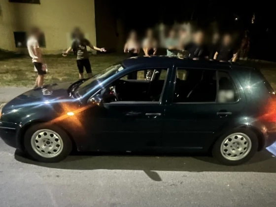 Éjszaka közepén drifteltek a kaposvári fiatalok, kettejüknek bevonták a forgalmiját – fotók