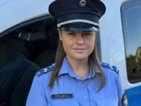 Hangos segélykiáltást hallott, kerítésen átmászva sietett segíteni a magyar rendőrnő – fotó