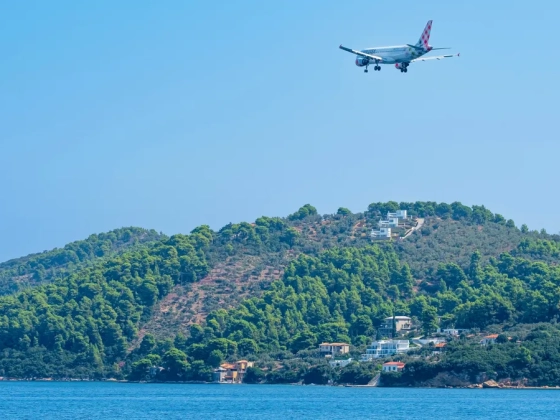 Súlyos sérüléseket szerzett egy turista Görögországban egy felszálló repülőgép miatt