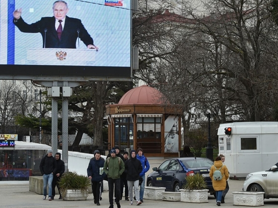 A kukába rejtett bomba megölt egy orosz tisztet a megszállt Szevasztopolban – közölte Moszkva