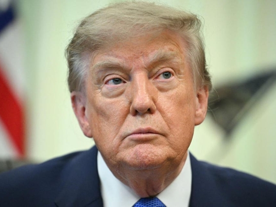 A demokraták válaszokat követelnek Trump „példátlan” tőzsdei kereskedési volumenére