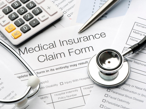 A jelentés szerint a biztosítók megtagadják a Medicare, a Medicaid és az Obamacare előnyeit