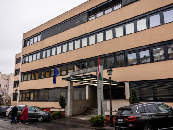 Maratoni ülés után az Alkotmánybíróság még nem döntött, a tét az alkotmányos válság