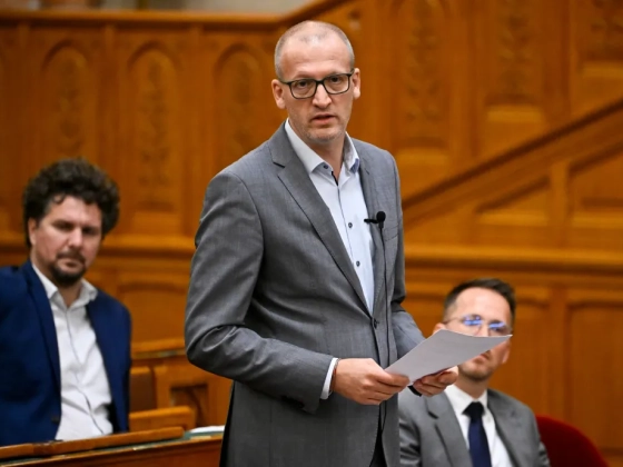 Tarr Zoltán szerint Vidnyánszky valótlanságot állít és hisztériát kelt, amikor a menesztéséről beszél