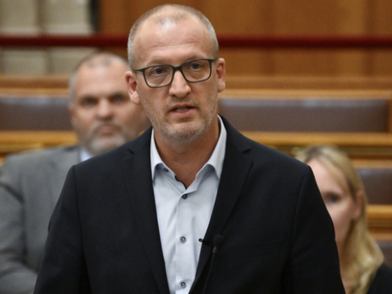 Megszólalt a miniszter: Tarr Zoltán szerint Vidnyánszky Attila valótlanságokat állít