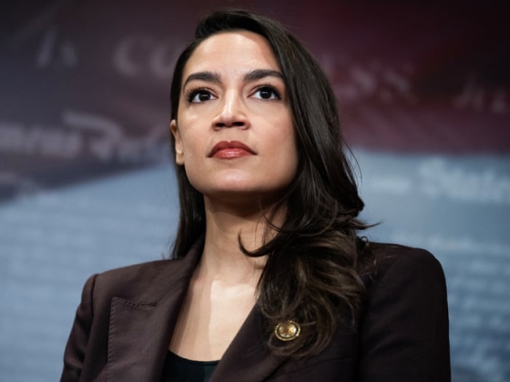 Az AOC nyilvános tojásfagyasztása nem lehet radikális. De a mai USA-ban | Moira Donegan