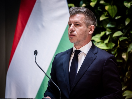 Azonnali egyeztetés Pakson: Magyar Péter szembesítené Orbán Viktort a mulasztásokkal