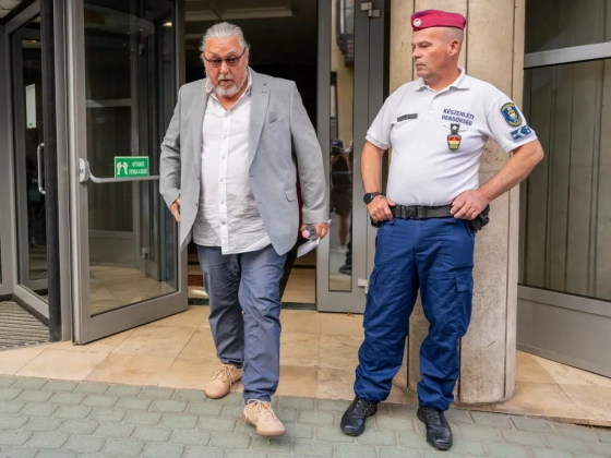 Menesztésről nem volt szó, a Nemzeti átvilágításáról tájékoztatta Tarr Zoltán Vidnyánszky Attilát