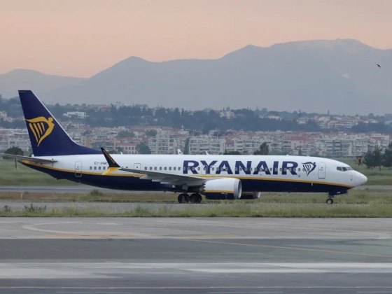 Leszakadt alkatrész törte be a Ryanair gépének ablakát, amikor egy utas majdnem kirepült út közben