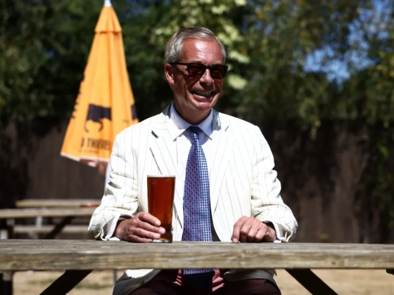 Megnyerte az időközi választást Nigel Farage, több mint kétszer annyi szavazatot kapott, mint a kukafejű űrlény