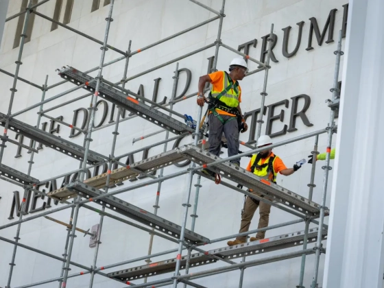 Visszakerül Donald Trump neve a washingtoni Kennedy Center épületére