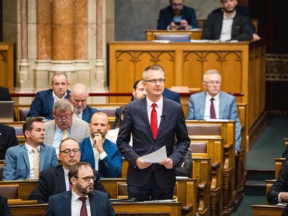 Rétvári Bence: Szégyen, hogy a kormány a pedagógusokon spórol