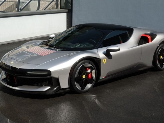 Új ruhát kapott a Ferrari csúcsmodellje