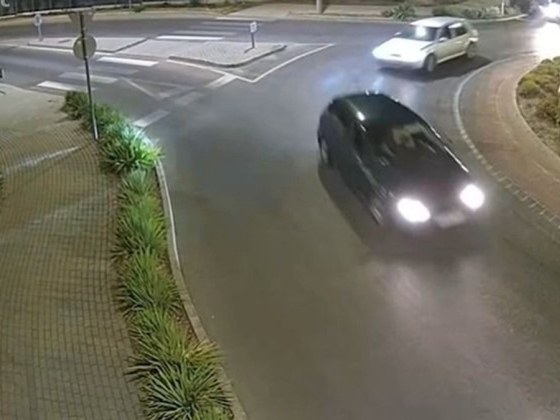 Rángatták a kéziféket a körforgalomban, a lakók rájuk hívták a rendőröket + videó