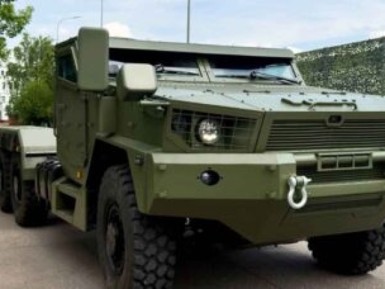 A VOLAT új, 27 tonnás, 6×6-os páncélozott alvázat mutatott be Fehéroroszországban