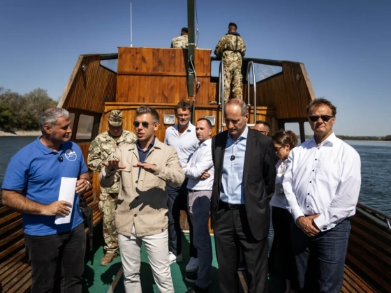 Magyar miniszterelnök: Magyarország megkezdi két hatalmas uszály elsüllyesztését a Duna vízszintjének emelésére Paks közelében