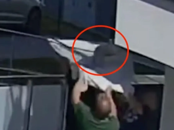 Drámai pillanatok, másodperceken múlott az erkélyről kiesett négyéves élete