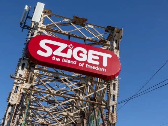 Gelencsér Timi és Tolvai Reni is eszméletlen dögös volt a Szigeten: vadító szettekben tomboltak a magyar sztárok