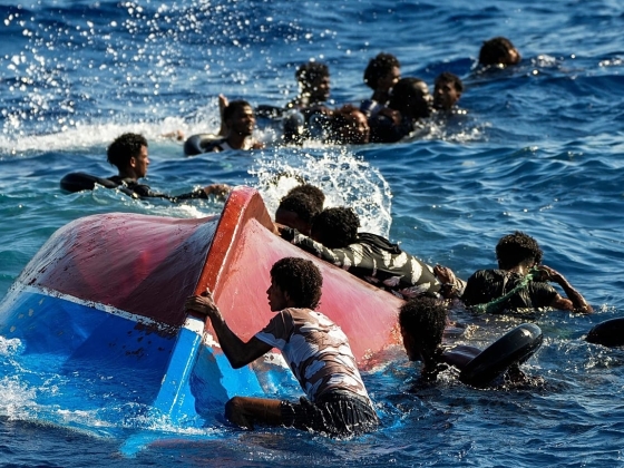 Az SOS Méditerranée migráns jótékonysági szervezet szerint 11 holttestet láttak a tengerben Líbia partjainál