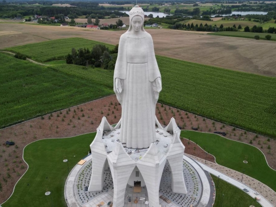 Segíthet-e egy óriási Madonna lassítani a szekularizációt Lengyelországban?