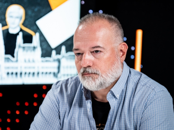 Eltűnnek a miniszterek, a választók Magyar Péterre váltottak jegyet a moziban