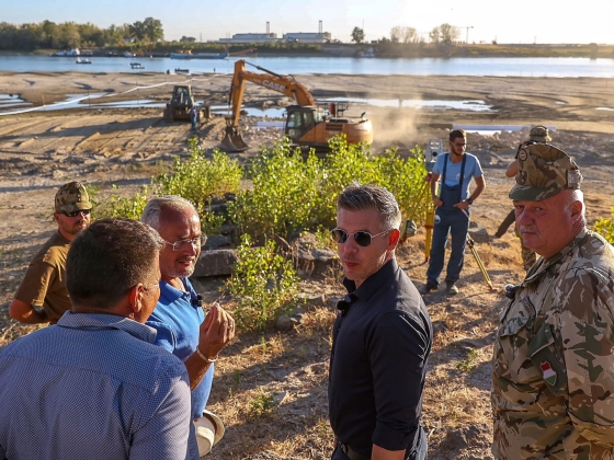 Tisza-kormány: zajlik a munka Pakson, épül a fenékküszöb a Dunán
