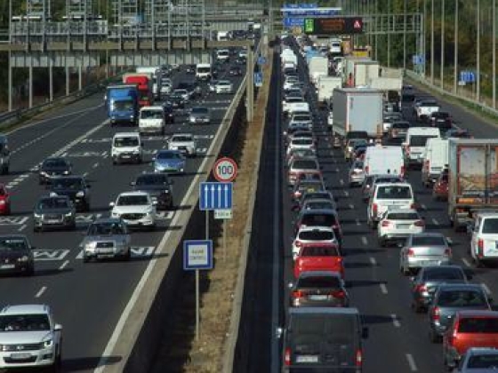 Négy autó ütközött az M7-esen: óriási a dugó a Balaton felé
