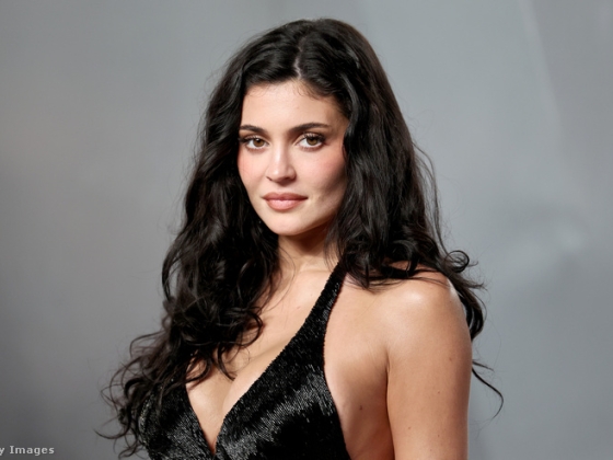 Kylie Jenner ledobta a textilt, merész fotókon villantotta meg új kedvenceit