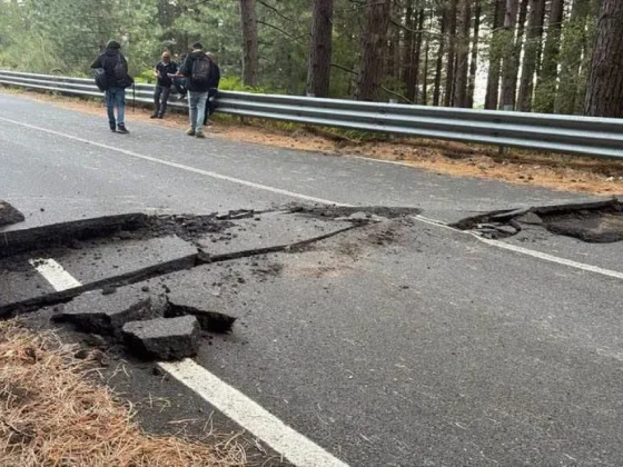 Földrengés volt az Etnánál, megrepedtek az utak