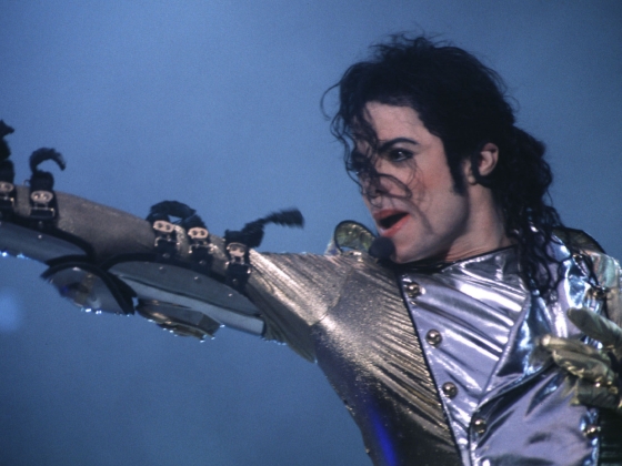 Rejtett kamerás pillanatok kerültek elő Michael Jacksonról: 20 éve dobozban hevertek a felvételek