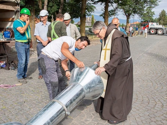 Ősi hagyományt visznek tovább Csíksomlyón