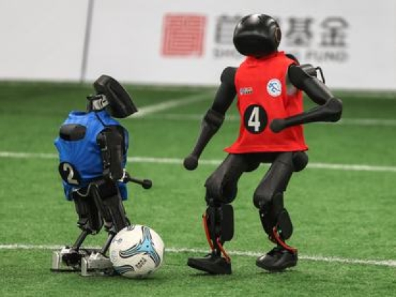 2056 humanoid robot méri össze tudását Pekingben – jön a robotok olimpiája