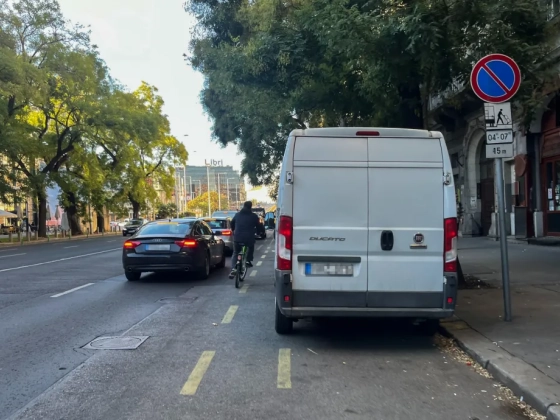Rendeznék a budapesti rakodási káoszt: behajtási díj a furgonokra, kamerák, foglalható áruszállító helyek