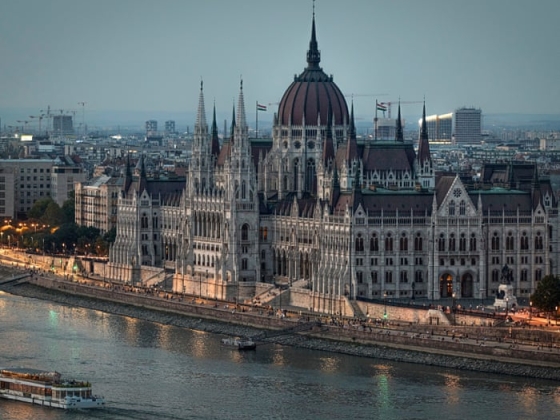 Elpusztult termés, mederkerékpárosok és az „éhezés sziklája”: hogyan pusztította el a szárazság a Dunát