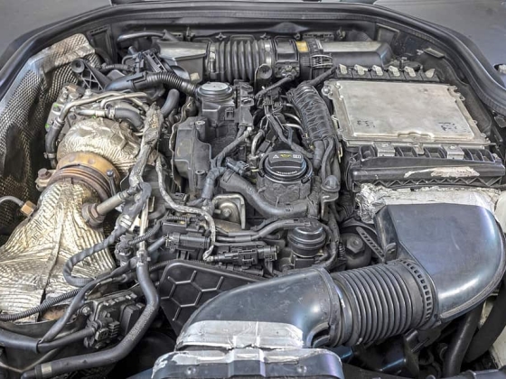 Karbantartsa új vásárlás helyett: Mercedes E-osztály 820 000 km-rel