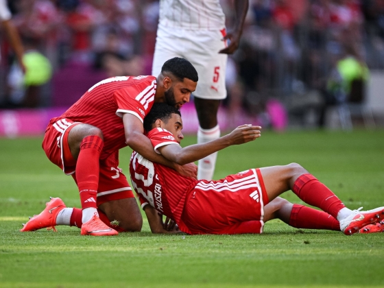 Ijesztő jelenet a Bayern meccsén: összeesett a pályán a németek sztárja