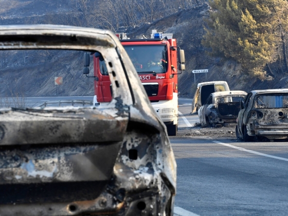 Megható jelenet Omisnál: tapssal köszönték meg a tűzoltók munkáját