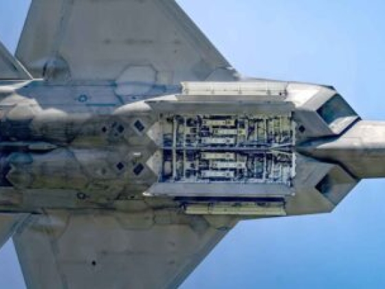 Új amerikai légierős felvételek mutatják meg az F-22 Raptor belső részleteit