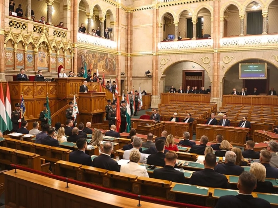 Ennyi szemét marad a parlamentben a képviselők után