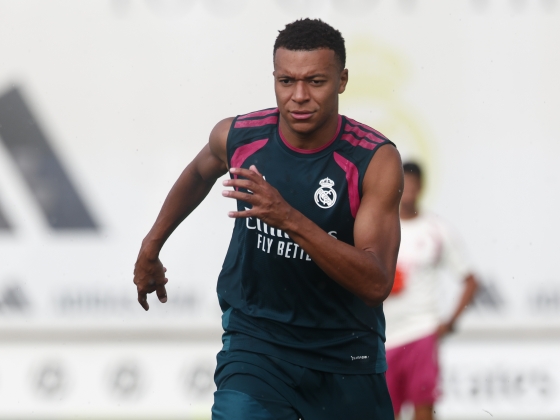 Míg a Real Madrid Budapesten szerepelt, ezt csinálta Mbappé a barátnőjével Ibizán – fotók