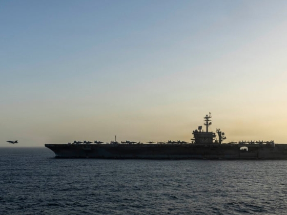 A demokraták válaszokat követelnek Trumptól az USS Abraham Lincoln feltételeivel kapcsolatban